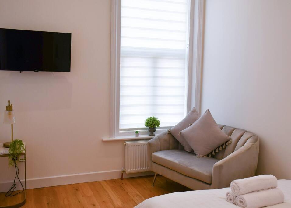 The Cosy Kove Apartment บอร์นมัธ ภายนอก รูปภาพ